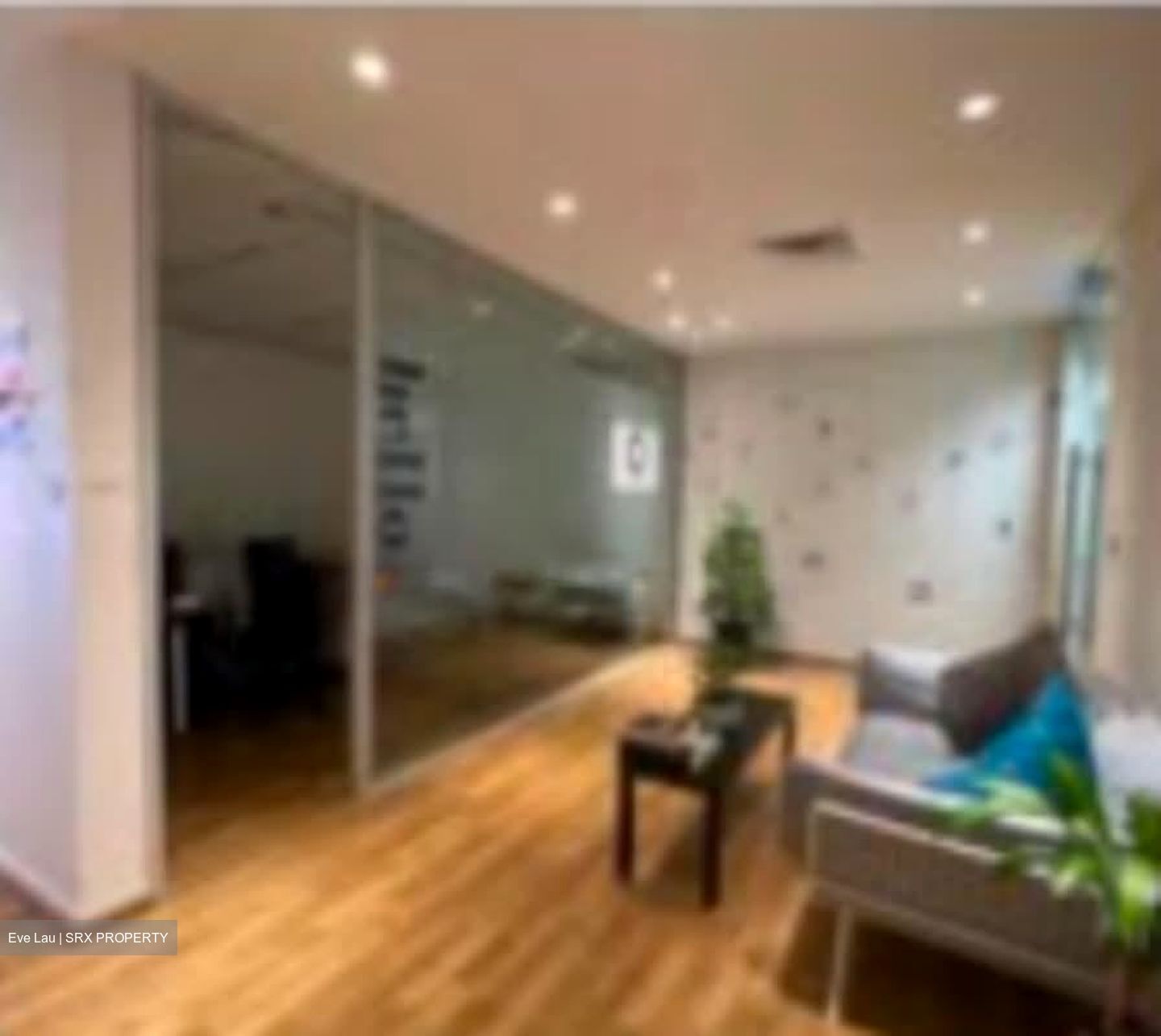 Lippo Centre (D2), Office #582270731